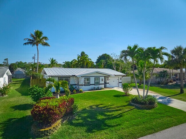 Building Photo - 4780 SE Bayshore Terrace