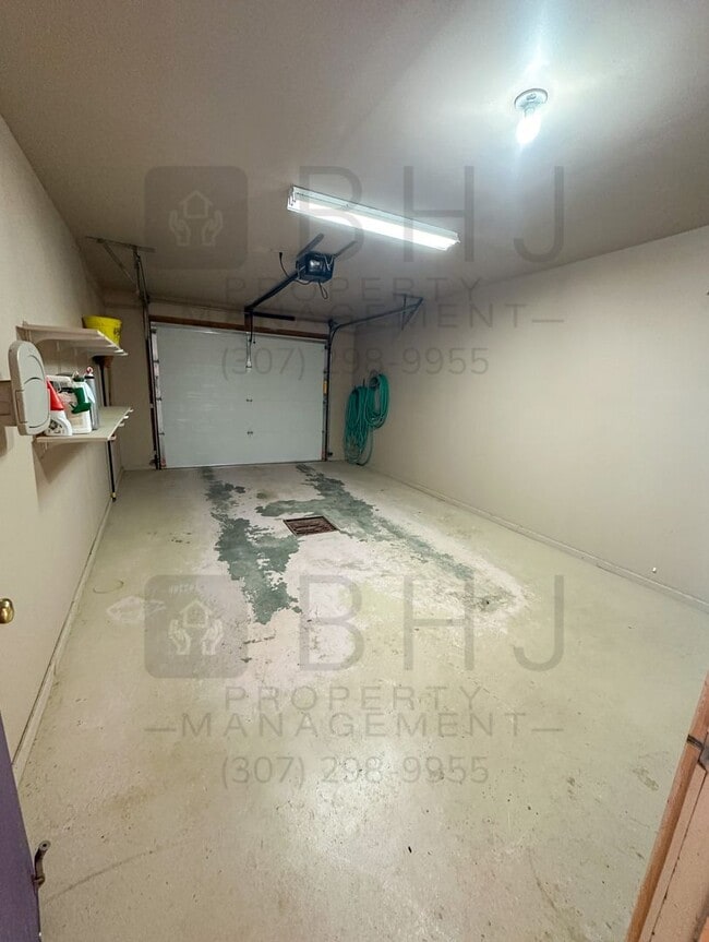 Building Photo - 21 Mills Ln