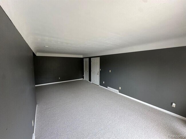 Building Photo - 487 N Eton St