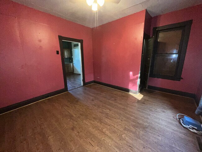Building Photo - 2254 Lee Ave