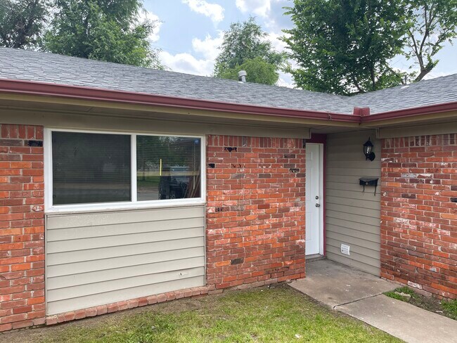 Building Photo - 5818 NW 33rd St