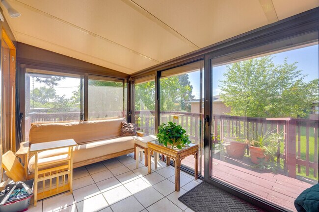 Building Photo - 19 Crescent Ln