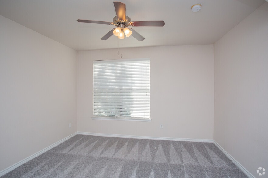 1BR, 1BA - 855SF - Richardson - Halston on Frankford