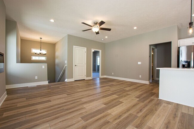 Building Photo - 358-S400 N Allen Street