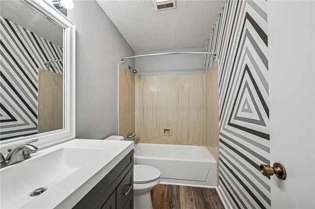 Building Photo - 737 Heavens Dr