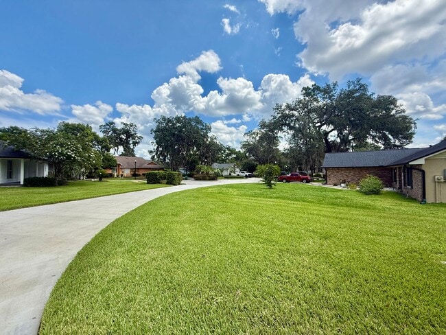 Building Photo - GORGEOUS, just completely renovated 3/2 Ho...
