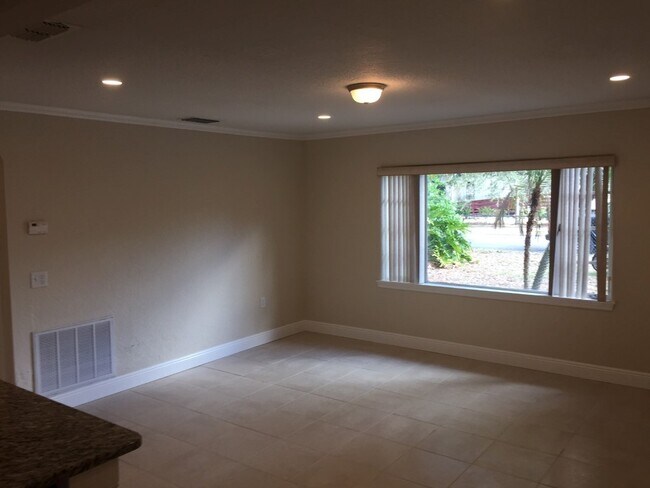 Building Photo - 3 Bedroom, 2 1/2 Bath Single Family Home With Pool