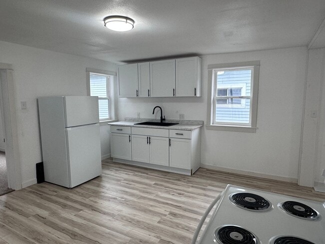 Building Photo - 1016 4th Ave