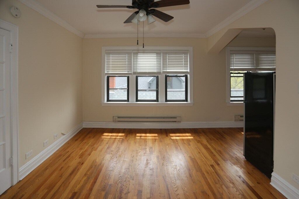 Building Photo - 4742 N Hermitage Ave