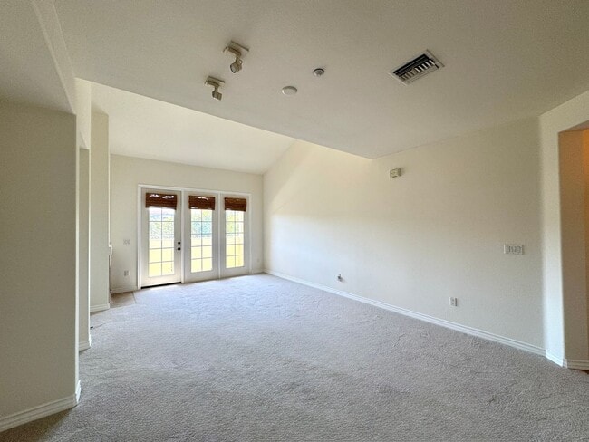 Building Photo - Top floor Playa Vista Condo 2+2