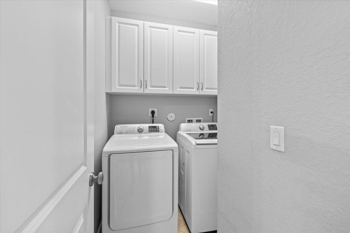 Building Photo - 10845 NW 74th Dr