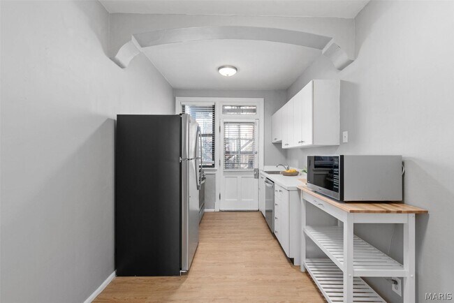 Building Photo - 6216 Northwood Ave