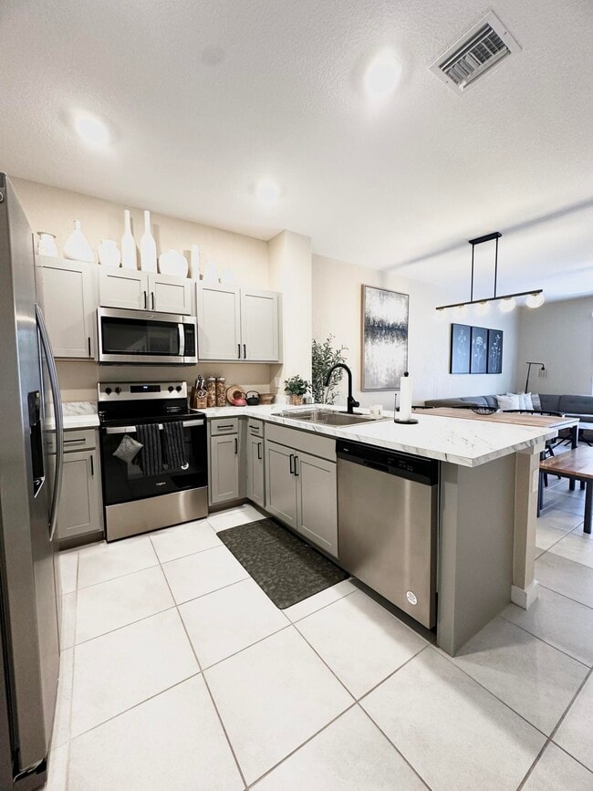 Building Photo - 69 Bandol St