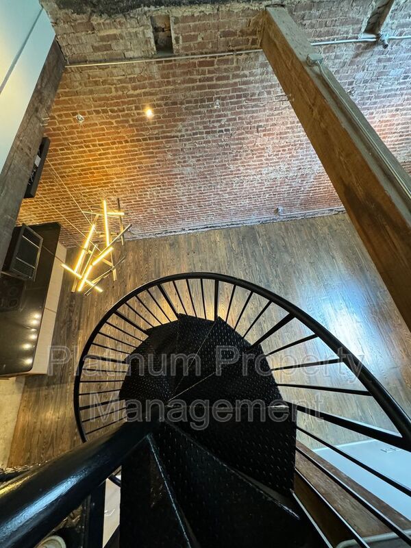 Building Photo - 326 Nelson St SW