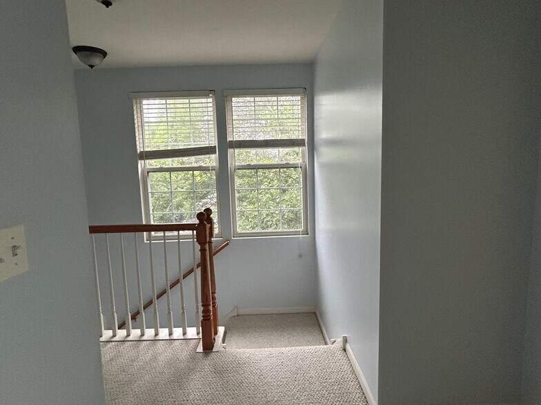 Building Photo - 506 Conservatory Ln