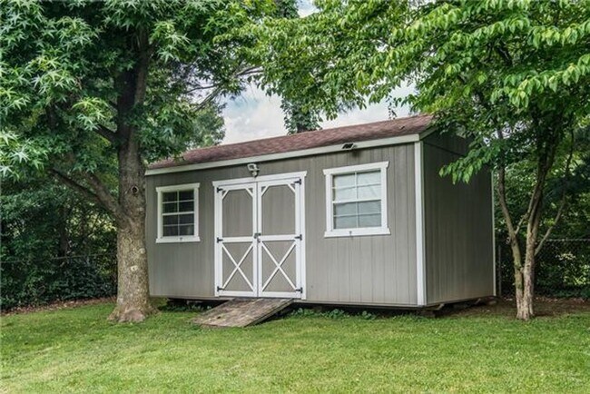 Building Photo - AVAILABLE NOW; 2-Bed/2.5-Bath in Crieve Hall