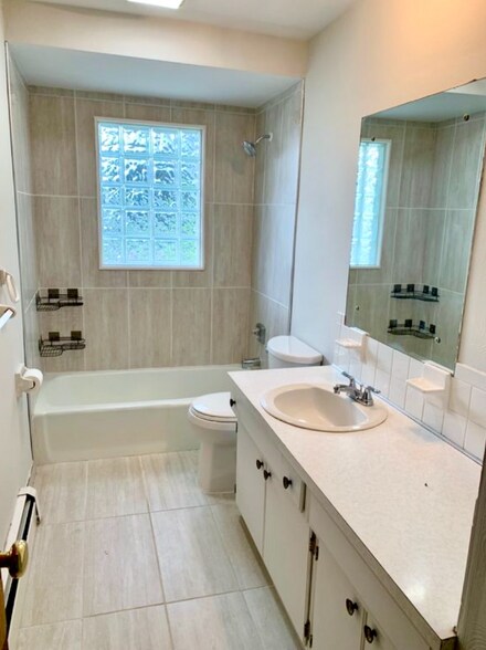 Building Photo - 29 Sandy Ct