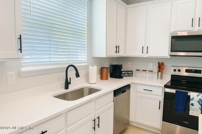 Building Photo - 1063 Farwell St