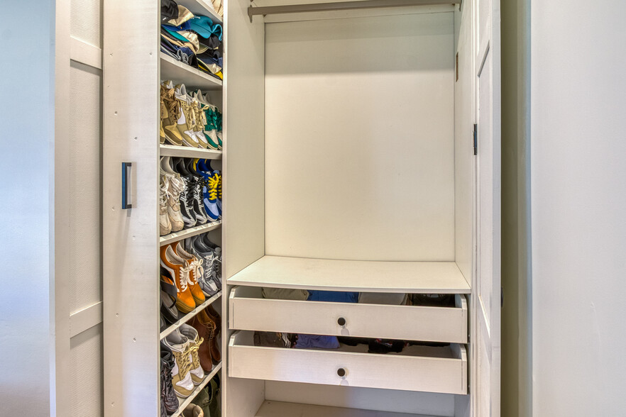 Building Photo - 2331 Belmont Ave