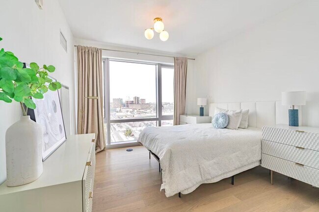 Building Photo - 75 Park Ln S