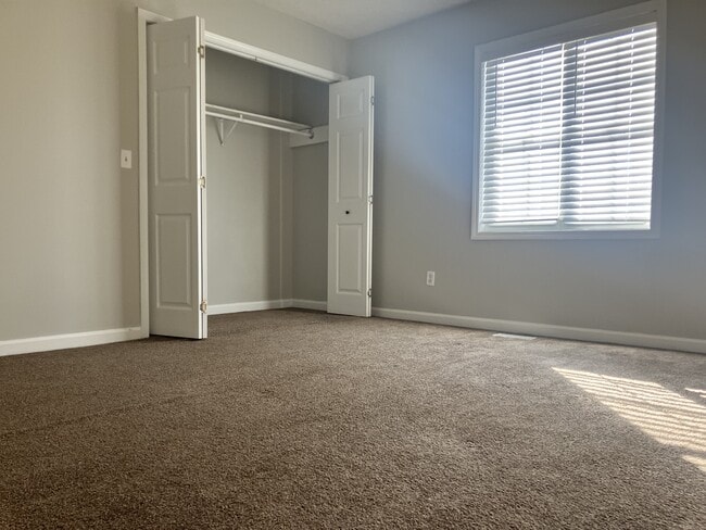 Building Photo - 145 Viking Dr