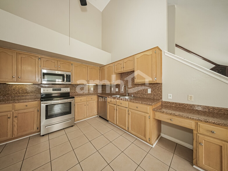Building Photo - 1424 SW 23rd St