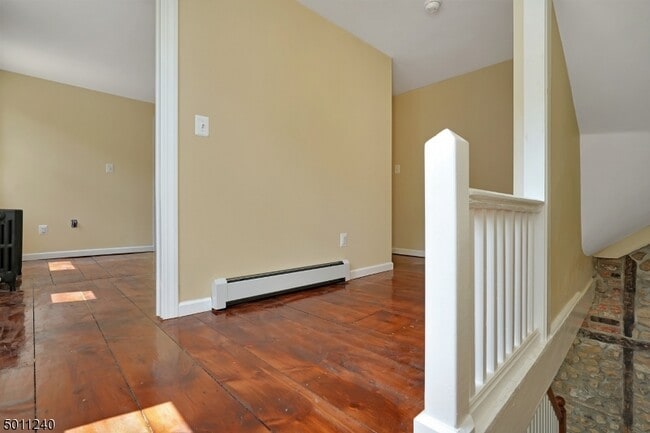 Building Photo - 619 S Main St