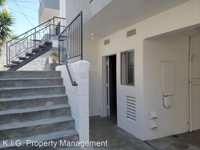 Building Photo - 1 br, 1 bath Apartment - 825 S. Bedford St...