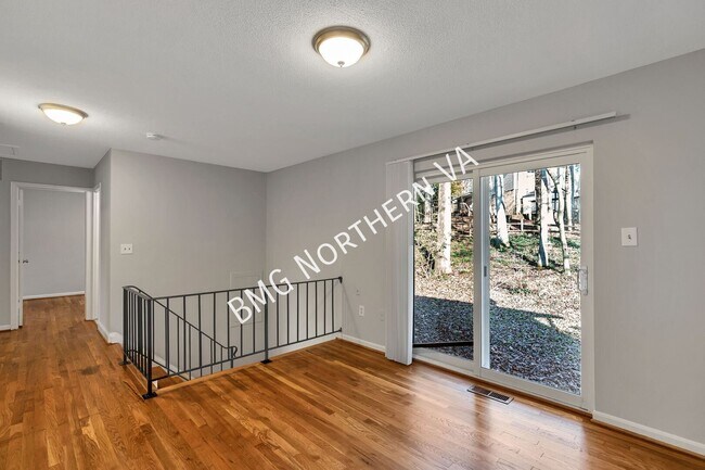 Building Photo - 5207 Gainsborough Dr
