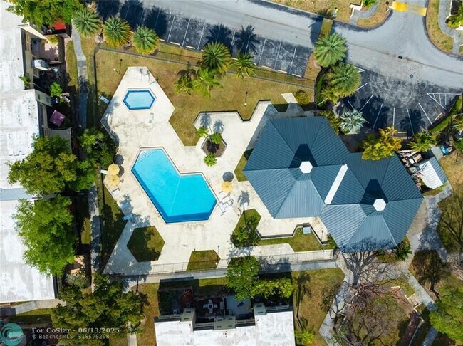 Building Photo - 8745 SW 137th Ave