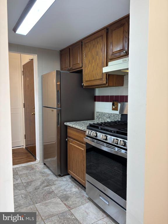 Building Photo - 338 Drummers Ln