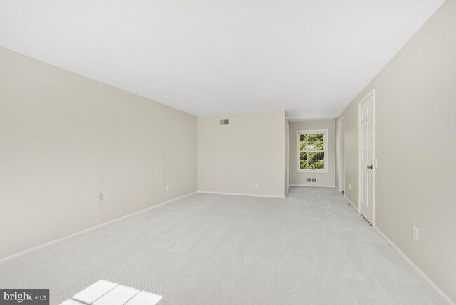 Building Photo - 3725 Templeton Pl