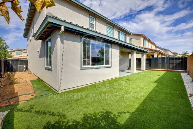 Building Photo - Stunning Modern Living in Twelve Bridges VIllage!