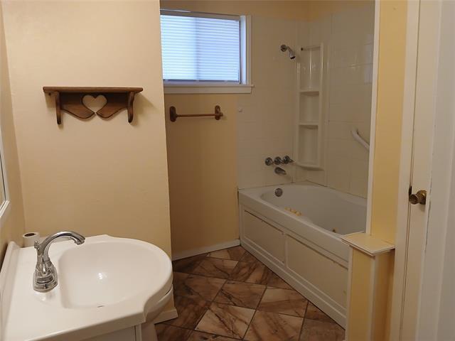 Building Photo - 140 Evergreen Dr