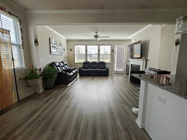 Building Photo - 756 Creekway Dr