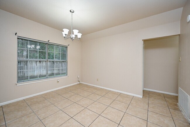 Building Photo - 72 Laughing Brook Ct