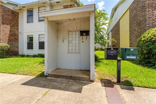Building Photo - 6040 Grelot Rd