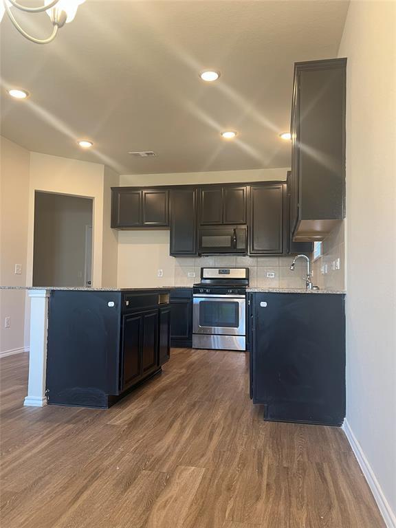 Building Photo - 15827 Sunny Stone Dr