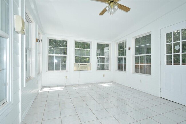 Building Photo - 2030 Hunters Trail Dr