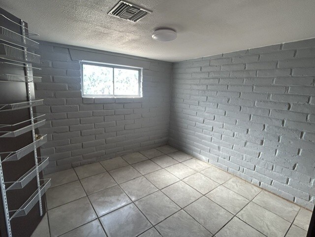 Building Photo - 200 W Mustang Rd