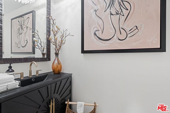 Building Photo - 137 S Spalding Dr