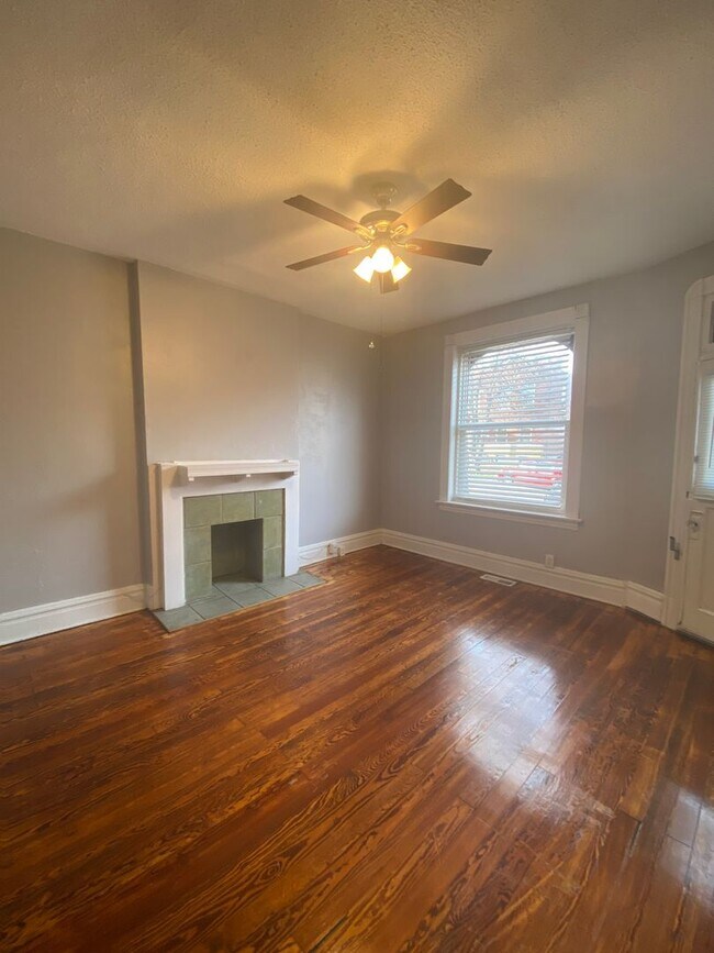 Building Photo - 2704 Arsenal St