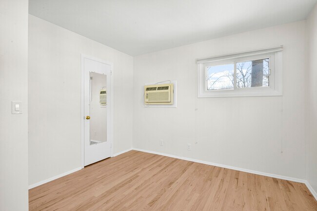 Building Photo - 25 Woodhollow Ln