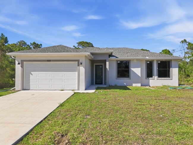 Building Photo - 825 Carbon St E