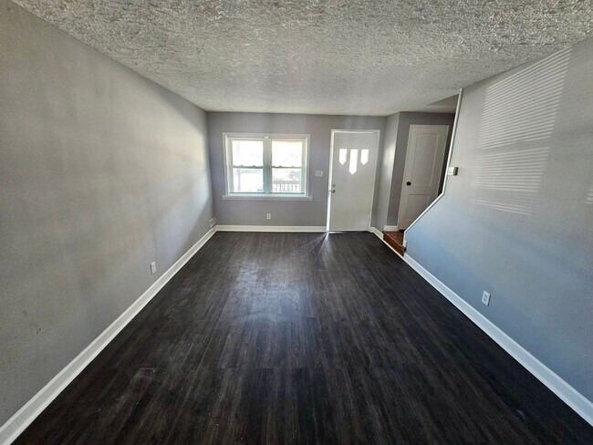 Building Photo - 845 Jaydee Ave