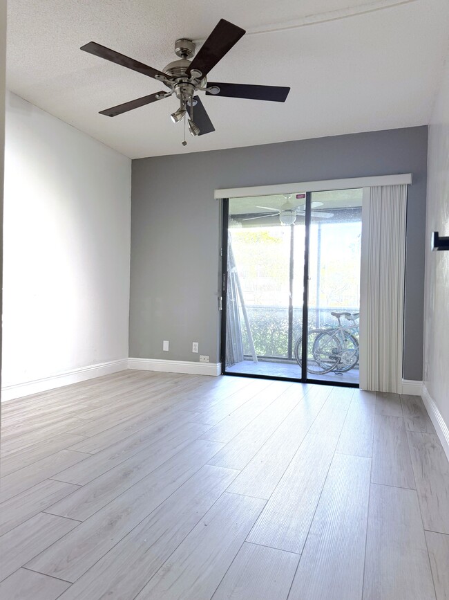 Building Photo - 2311 S Cypress Bend Dr