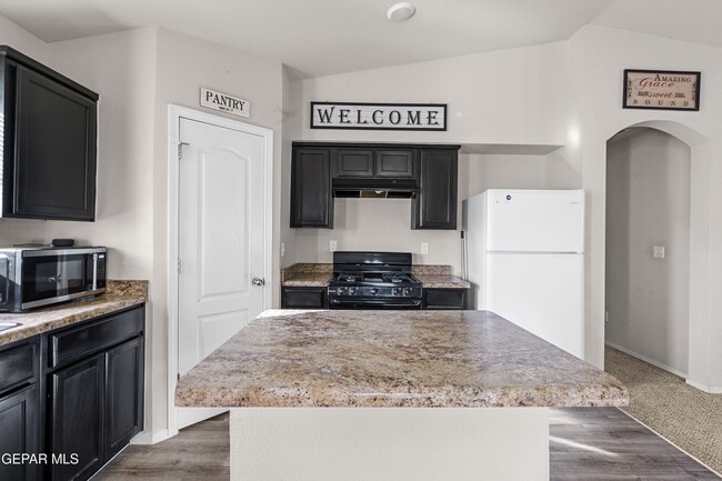 Building Photo - 945 Villa Seca Dr