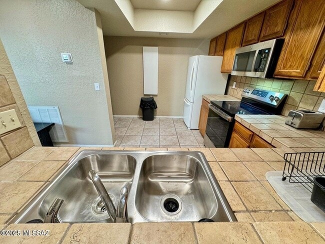Building Photo - 4281 N River Grove Cir