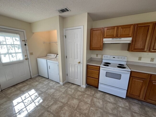 Building Photo - 801 Jessica Ln