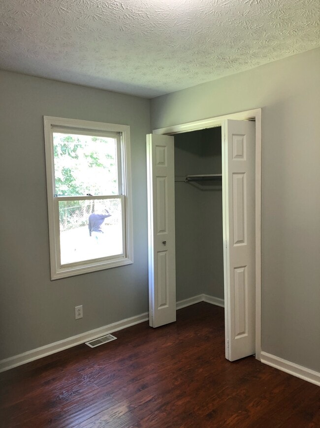 Building Photo - 1050 Scarlett Ln